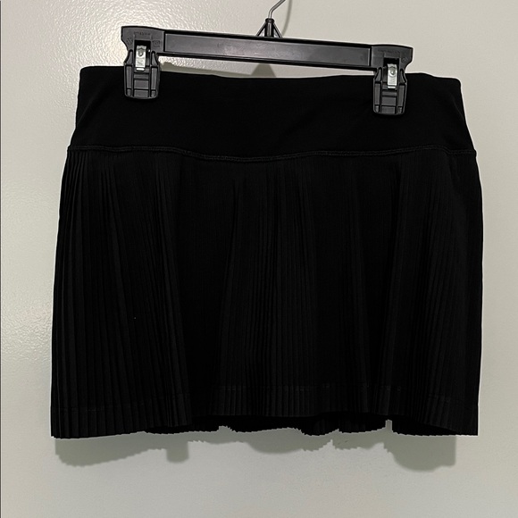 Lululemon Tennis Black Pleated Skirt size 4 - Picture 1 of 4